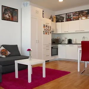 https://trendy-danube-apartment-close-to-un.vienna-besthotels.com